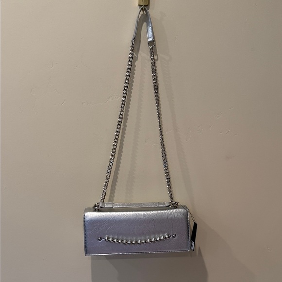 Forever 21 Silver Evening Purse Bag NWT Club Party Wedding Prom Bachelorette - Picture 1 of 8